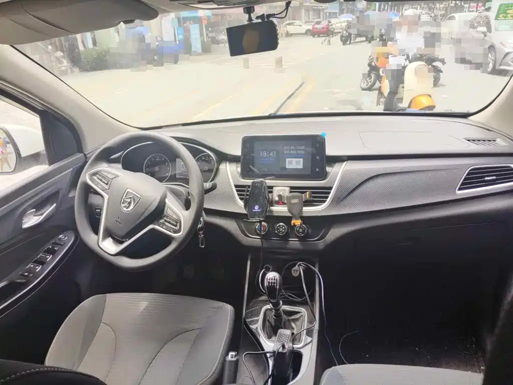Baojun 730 2020 2019 1.5T Manual Fashion Version 7-Seater China V