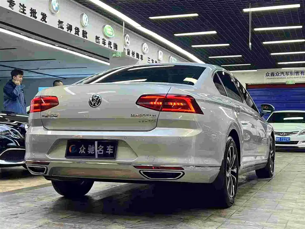 Volkswagen Magotan 2017 330TSI DSG Luxury фото 7