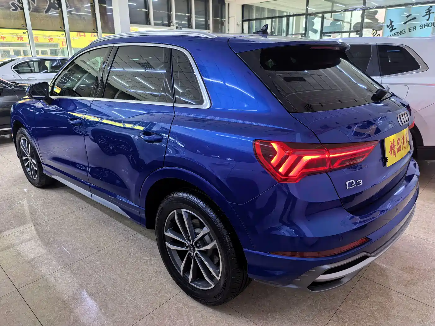 AUDI Q3