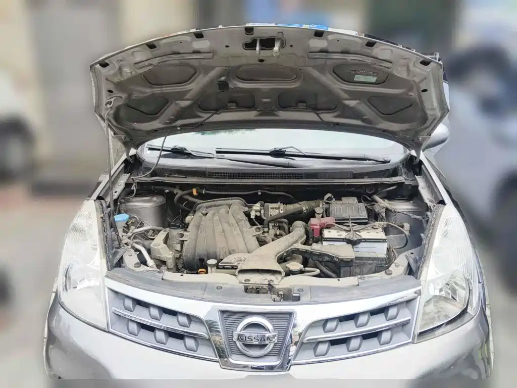 Photo 3 - Nissan Livina
