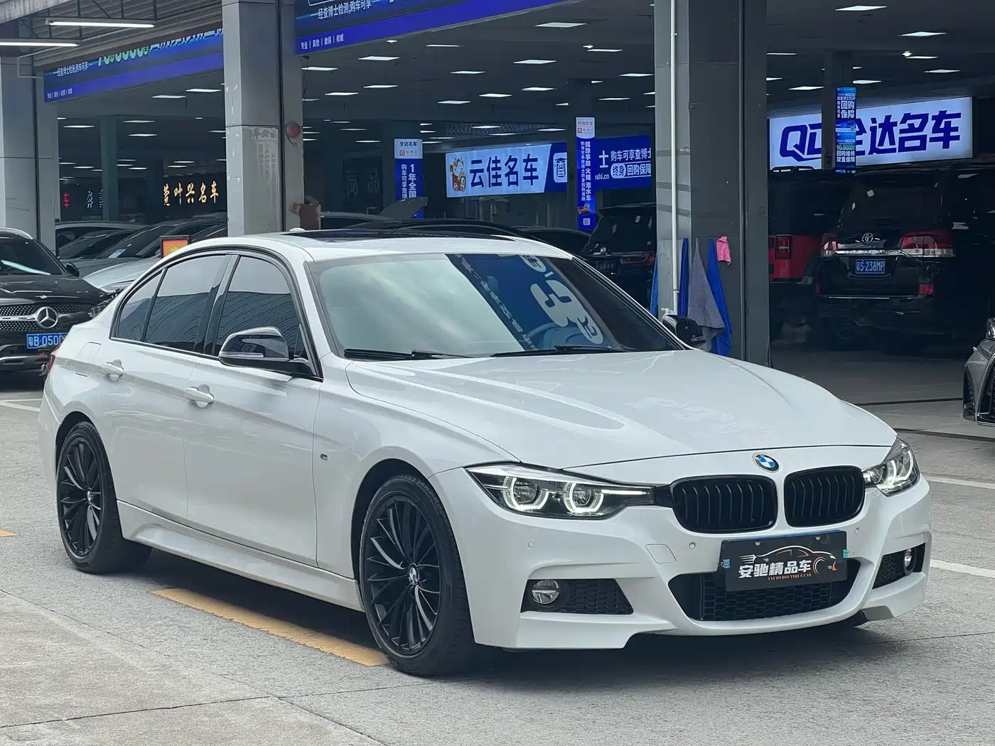 BMW 3 Series 2019 320i M Sport Black Night Edition фото 3
