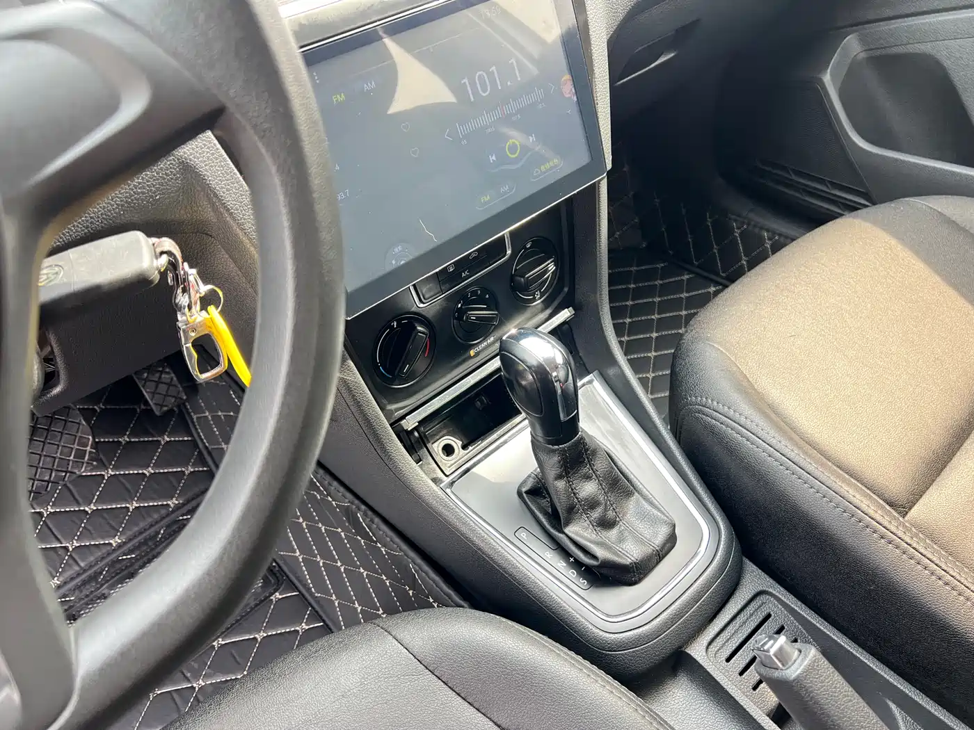 Volkswagen Bora 2017 1.6L Automatic Comfort фото 9