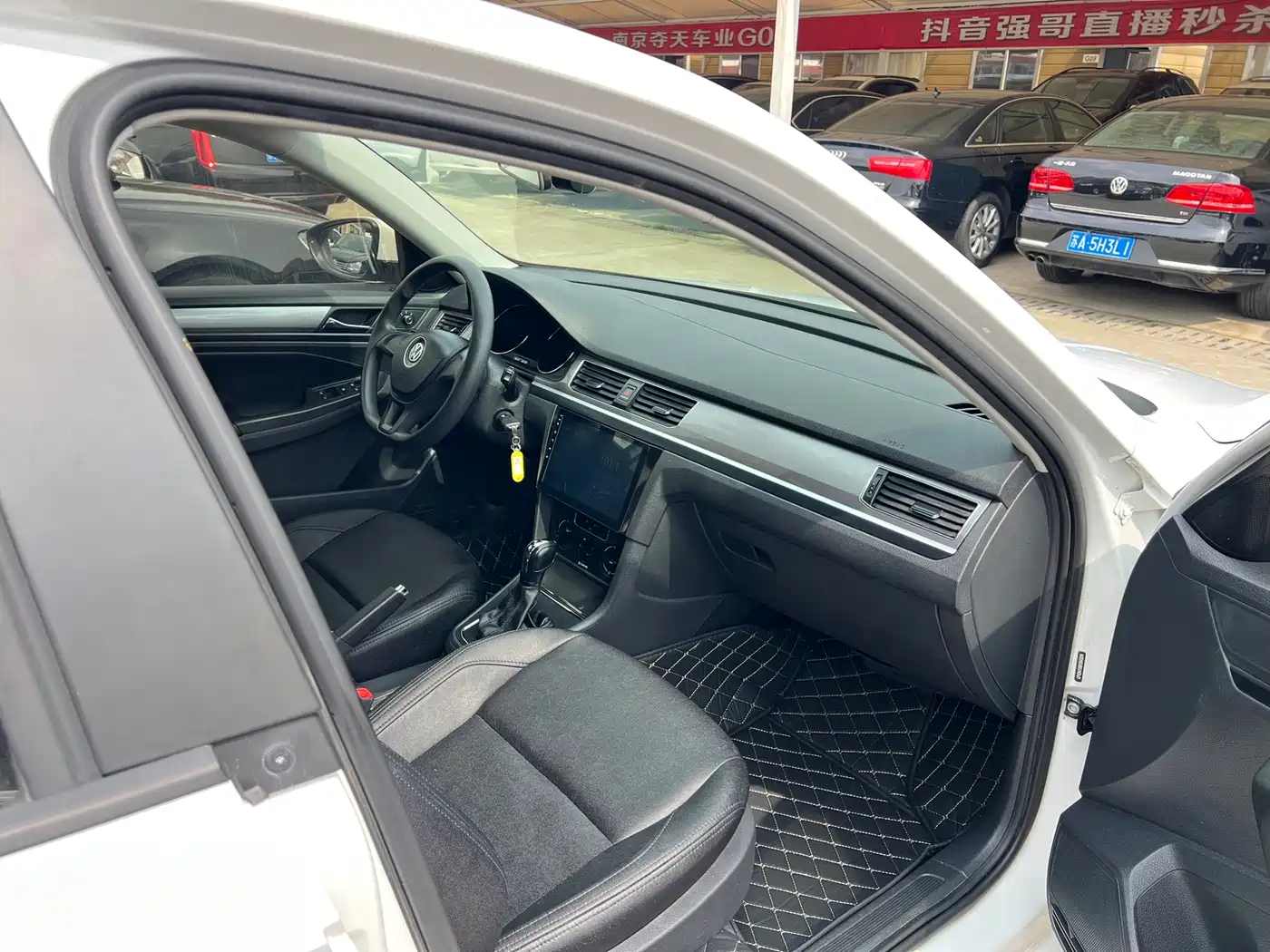 Volkswagen Bora 2017 1.6L Automatic Comfort фото 14