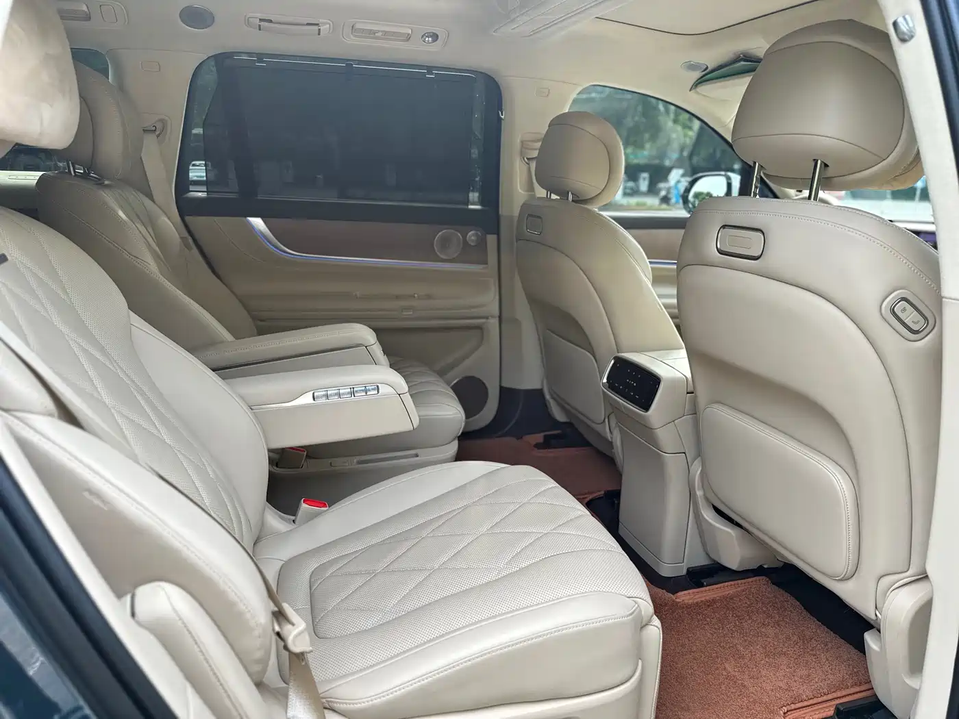 AITO Wenjie AITO M9 2024 Extended Range Ultra 42kWh 6-Seater фото 36