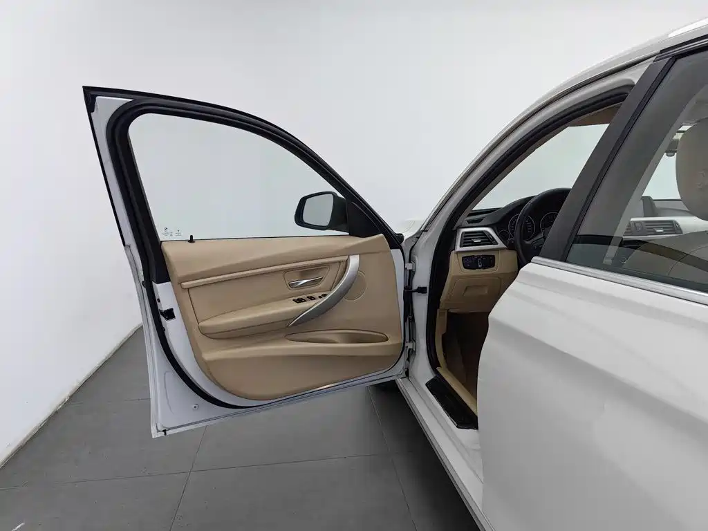 Фото 8 - BMW 3 Series