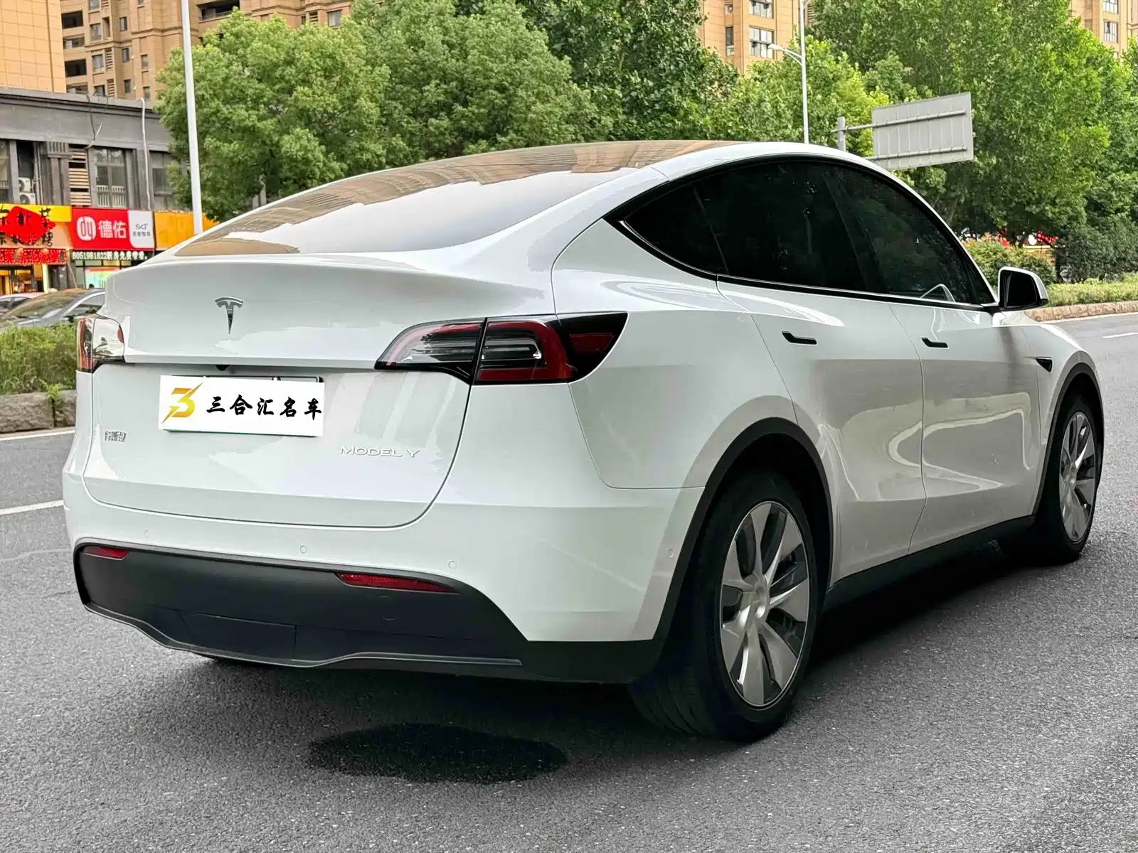 Photo 10 - Tesla Model Y