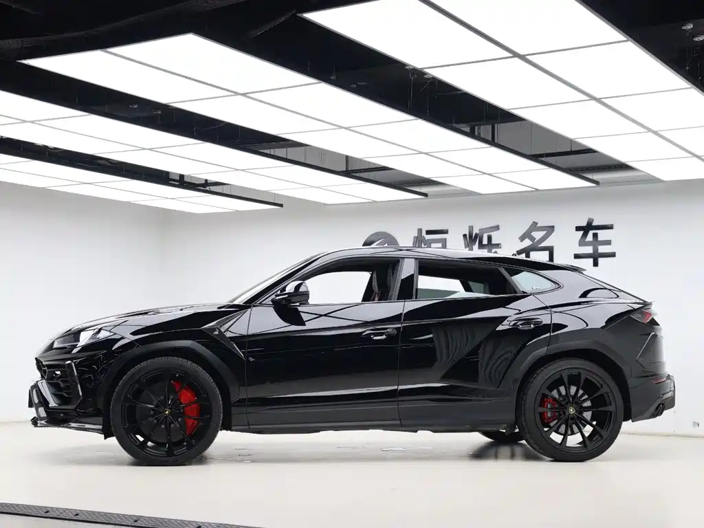 Фото 35 - Lamborghini Urus