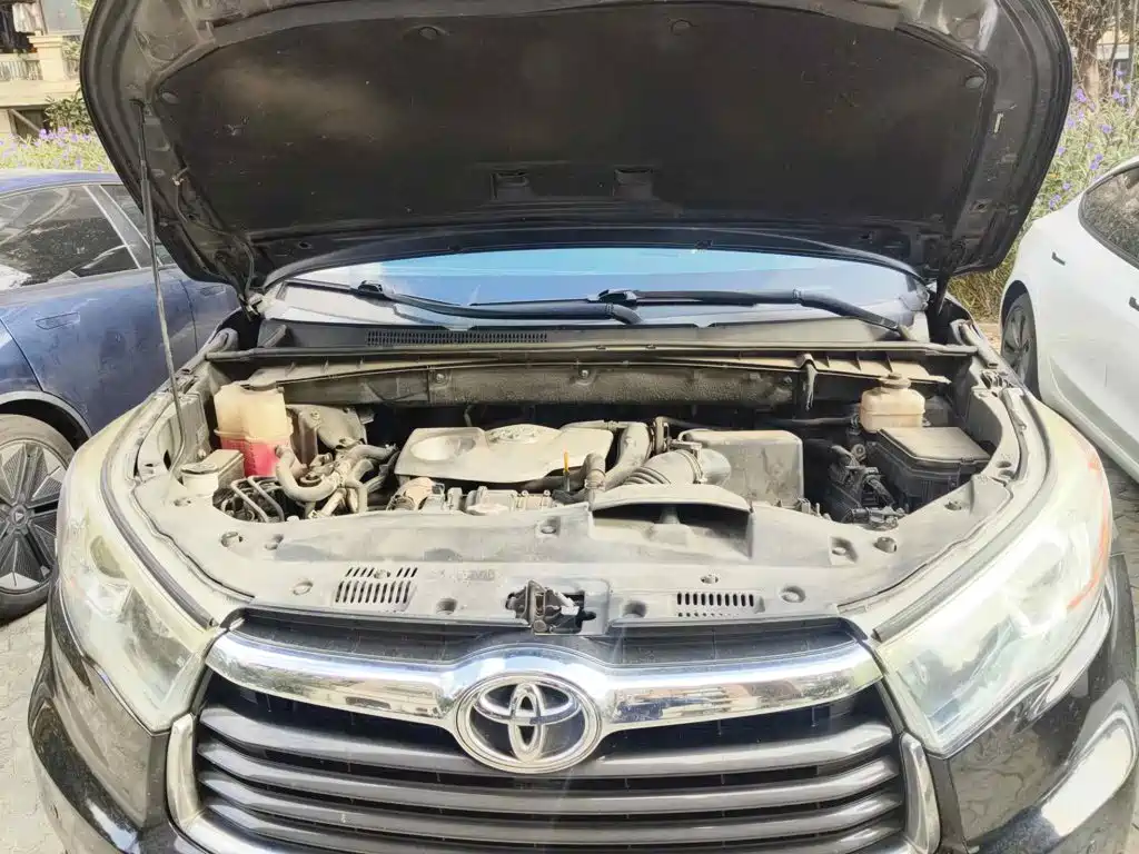 Photo 3 - Toyota Highlander