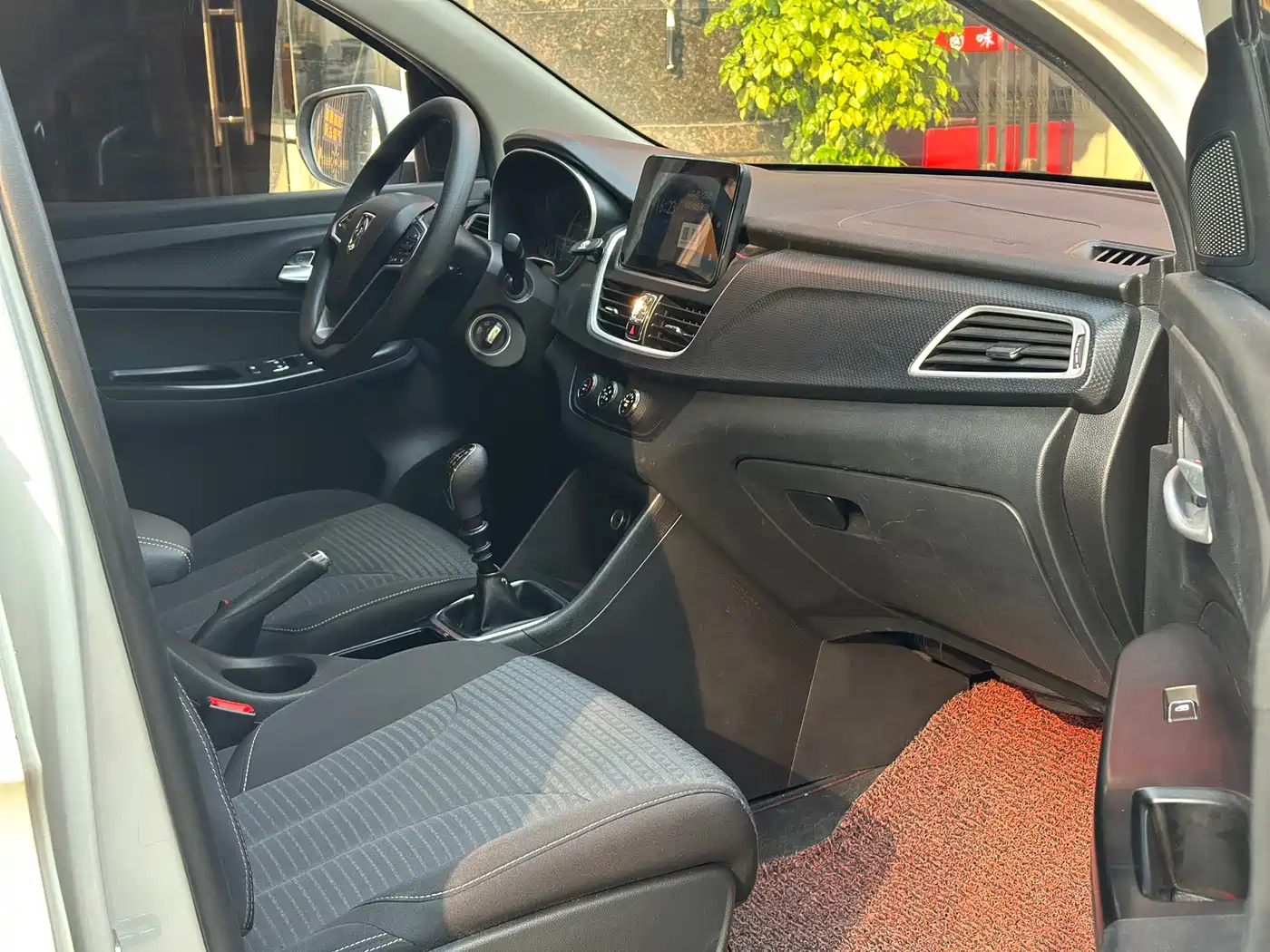 Baojun 730 2022 2021 1.5L Manual Fashion 7-Seater