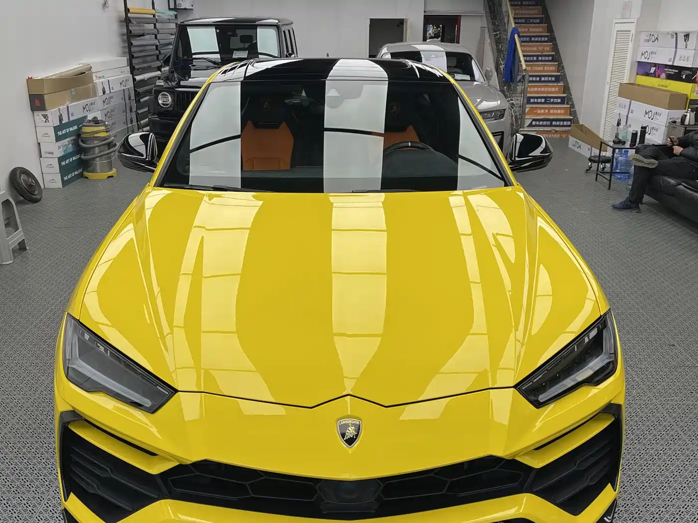LAMBORGHINI URUS