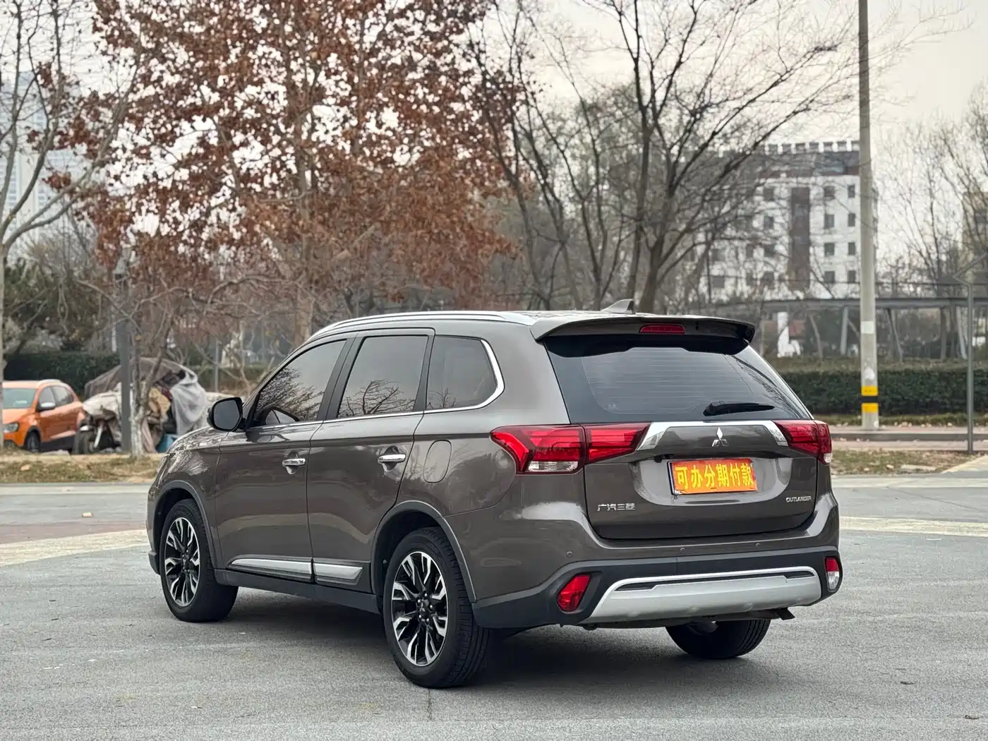 MITSUBISHI OUTLANDER