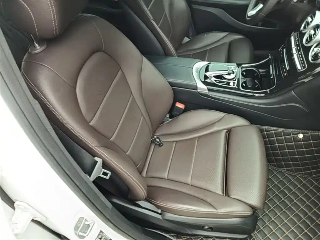 Mercedes-Benz GLC 2018 Facelift GLC 200 4MATIC фото 25