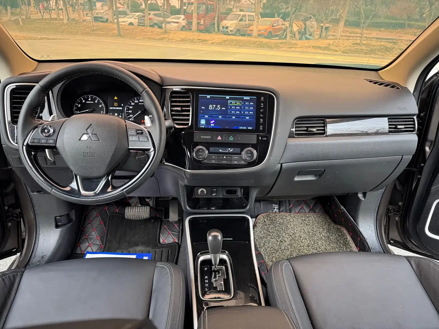 MITSUBISHI OUTLANDER