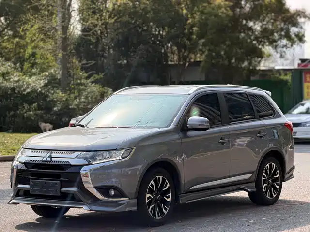 MITSUBISHI OUTLANDER