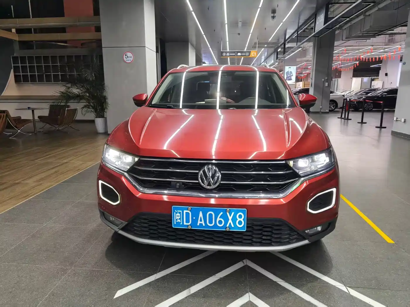 صورة 2 - Volkswagen T-ROC