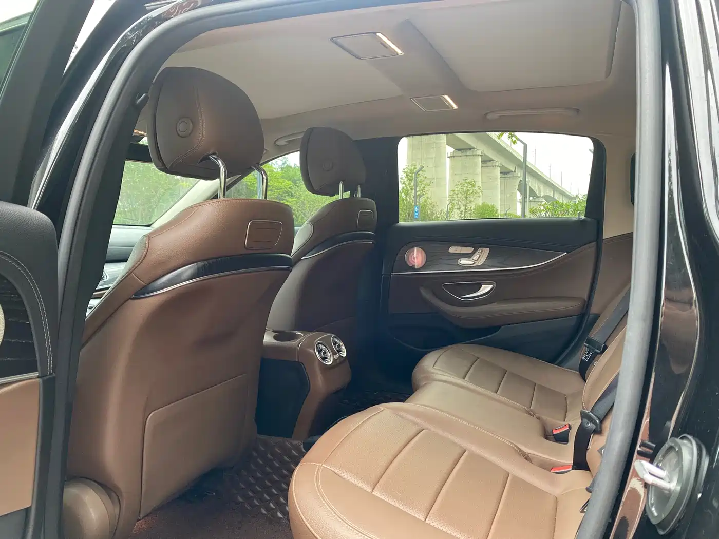 Mercedes-Benz E-Class 2019 E 300 L Luxury фото 6