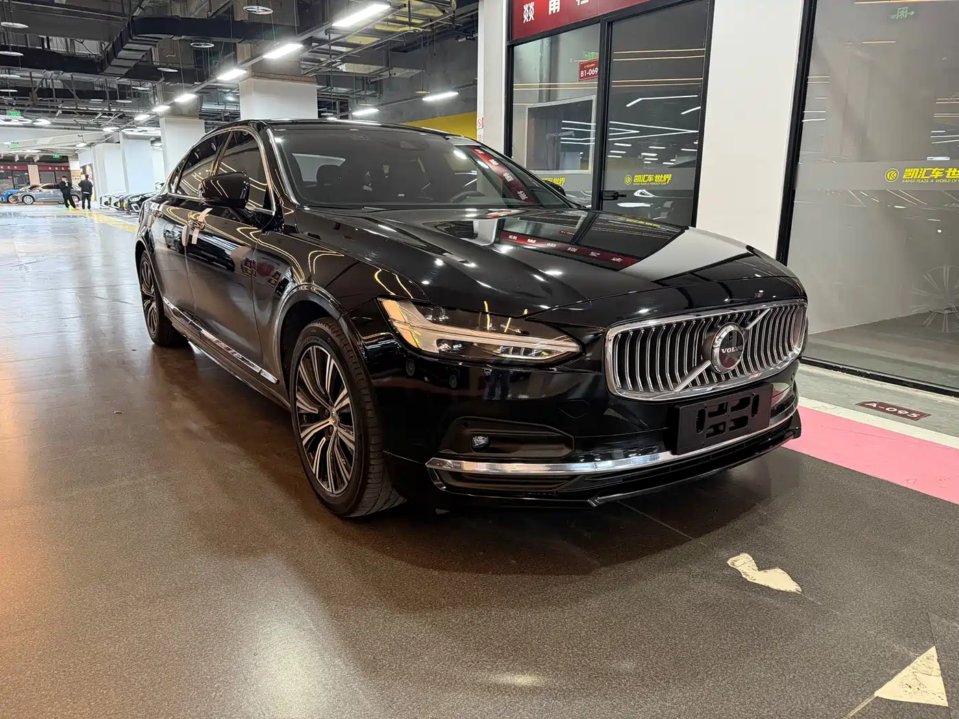 VOLVO S90