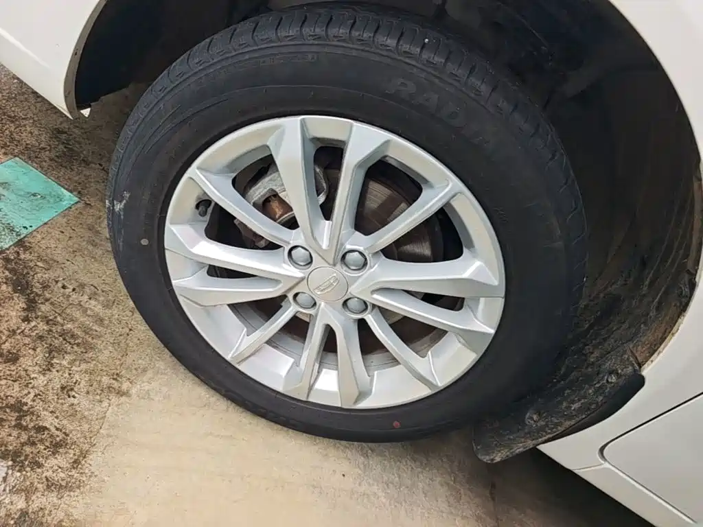 Фото 23 - Geely Vision