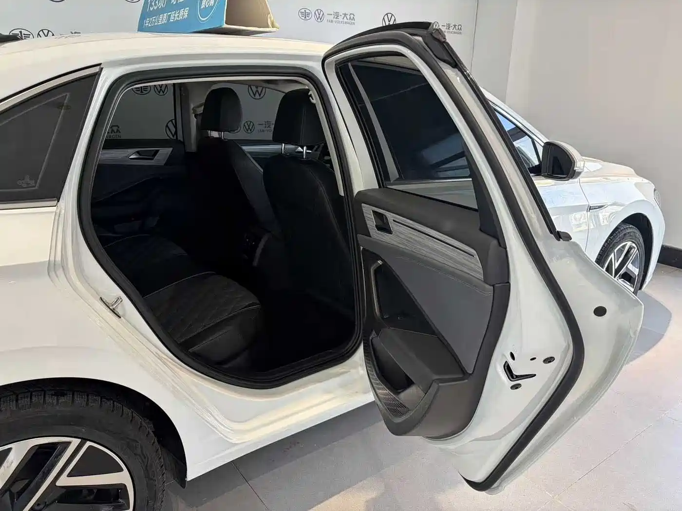Volkswagen Sagitar 2023 300TSI DSG Surpassing Edition фото 9