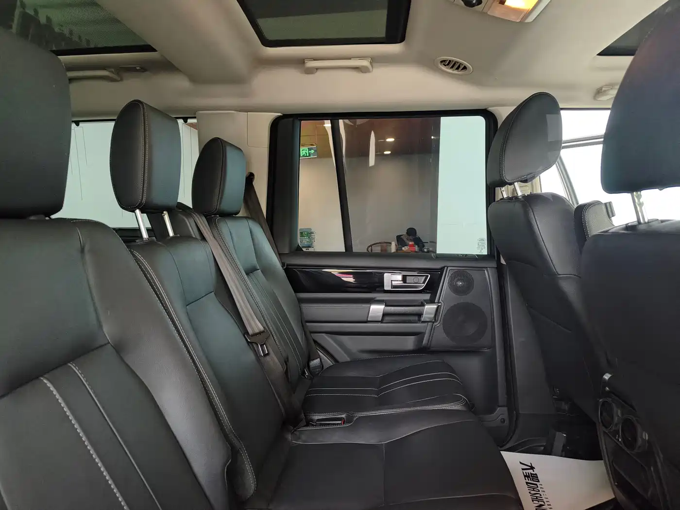Land Rover Discovery 2016 3.0 SC V6 HSE фото 18