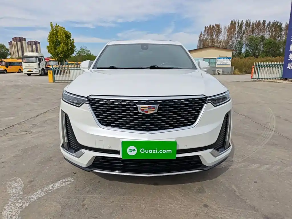 Photo 3 - Cadillac XT6