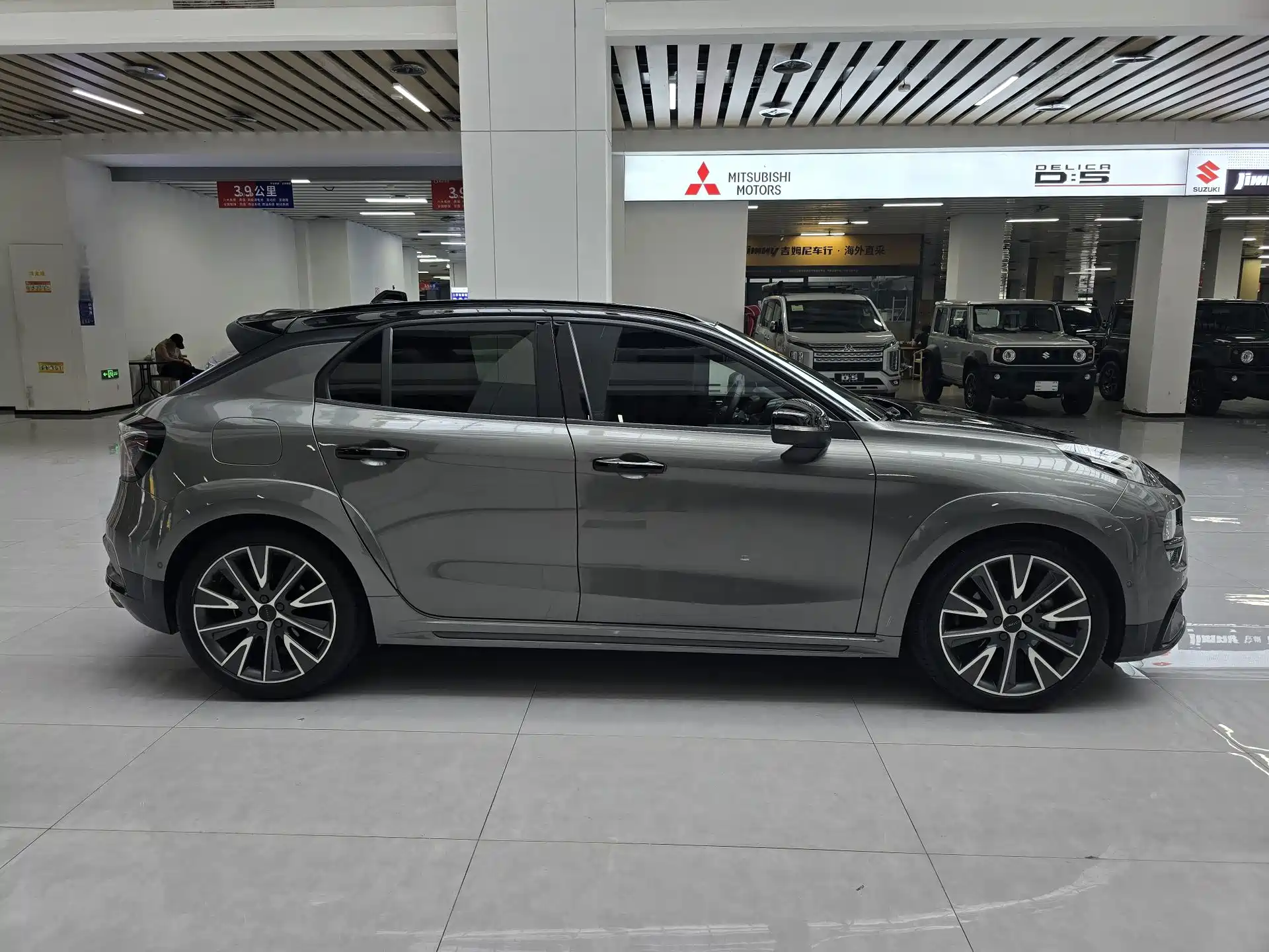 Фото 17 - Lynk & Co 02 Hatchback
