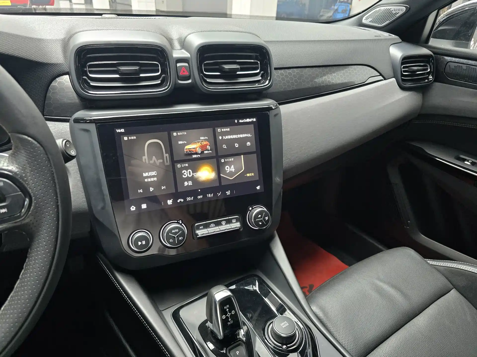 Фото 7 - Lynk & Co 02 Hatchback