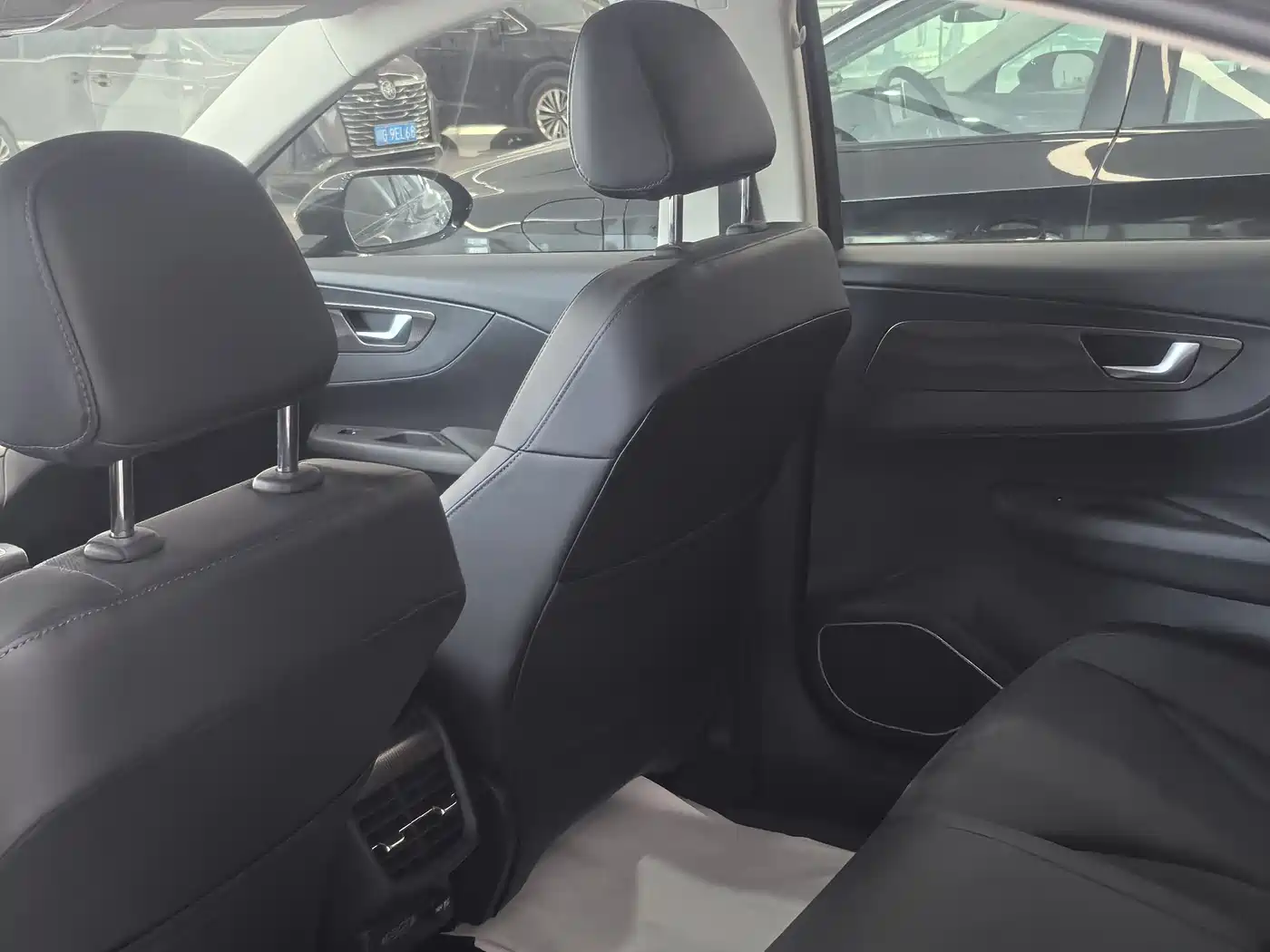Hongqi E-QM5 2022 431km Charging Enjoyment Edition фото 13