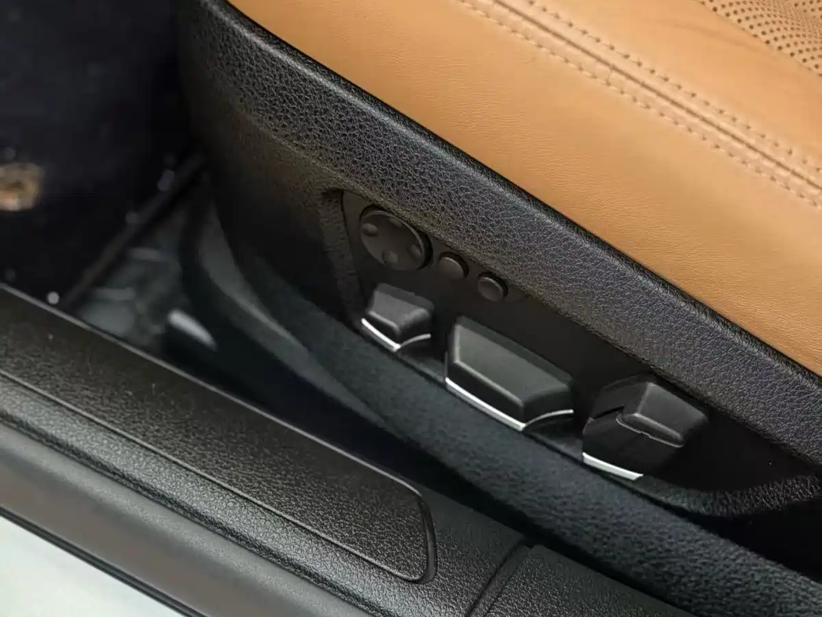 BMW 7 Series 2010 760Li фото 18