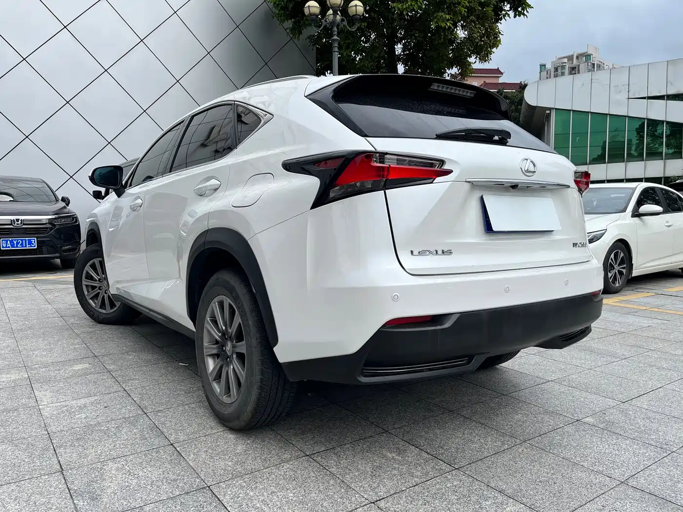 Lexus NX 2016 200 AWD F Sport фото 3