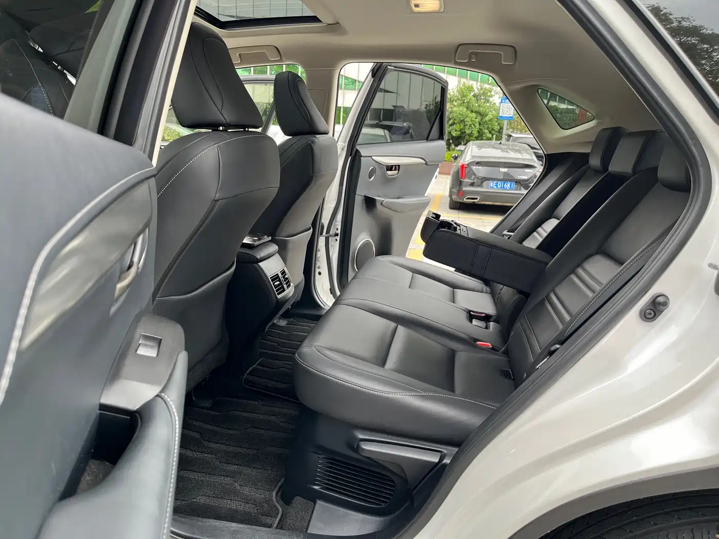 Lexus NX 2016 200 AWD F Sport фото 13