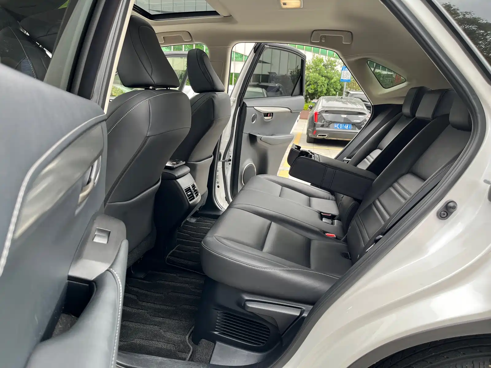 Фото 13 - Lexus NX
