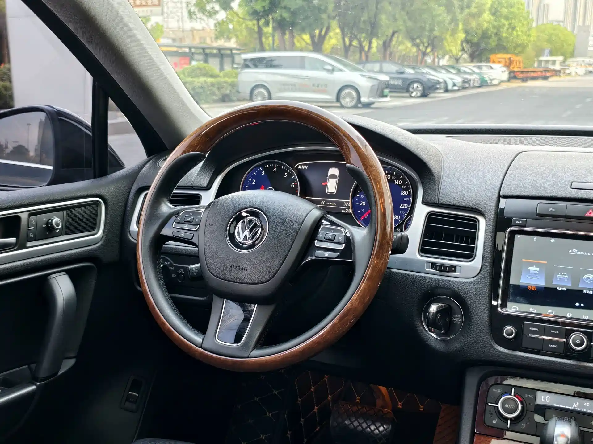 Фото 17 - Volkswagen Touareg