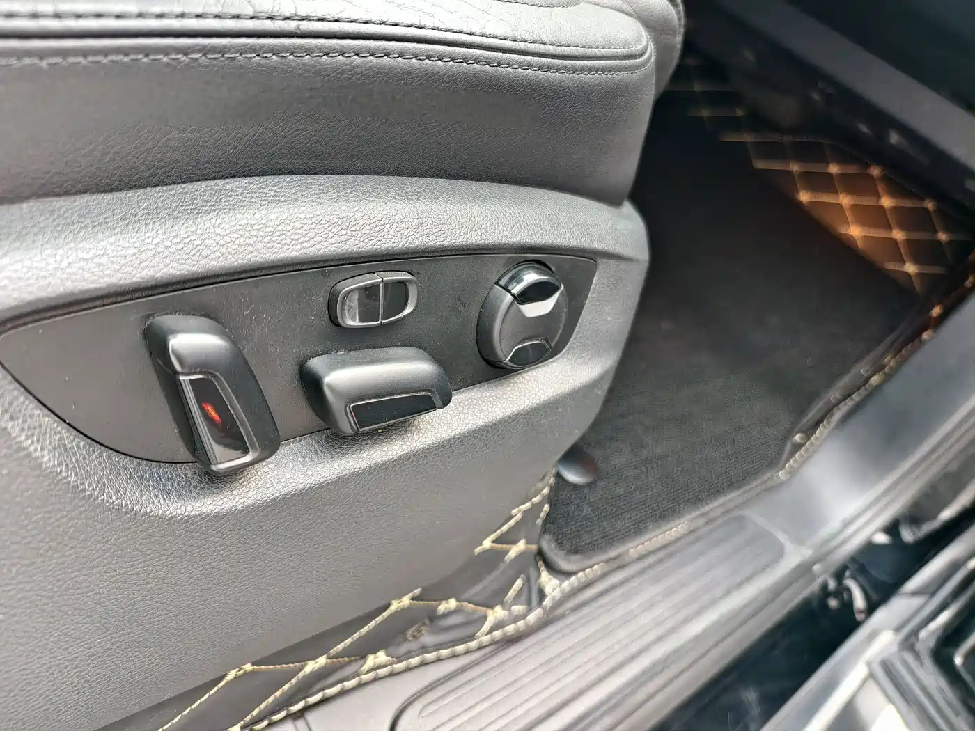Volkswagen Touareg 2012 2011 3.0TSI Comfort