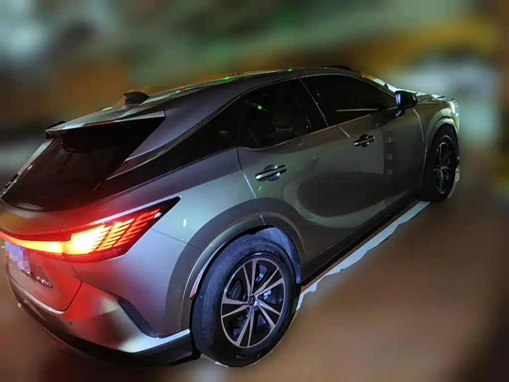 Photo 2 - Lexus RX