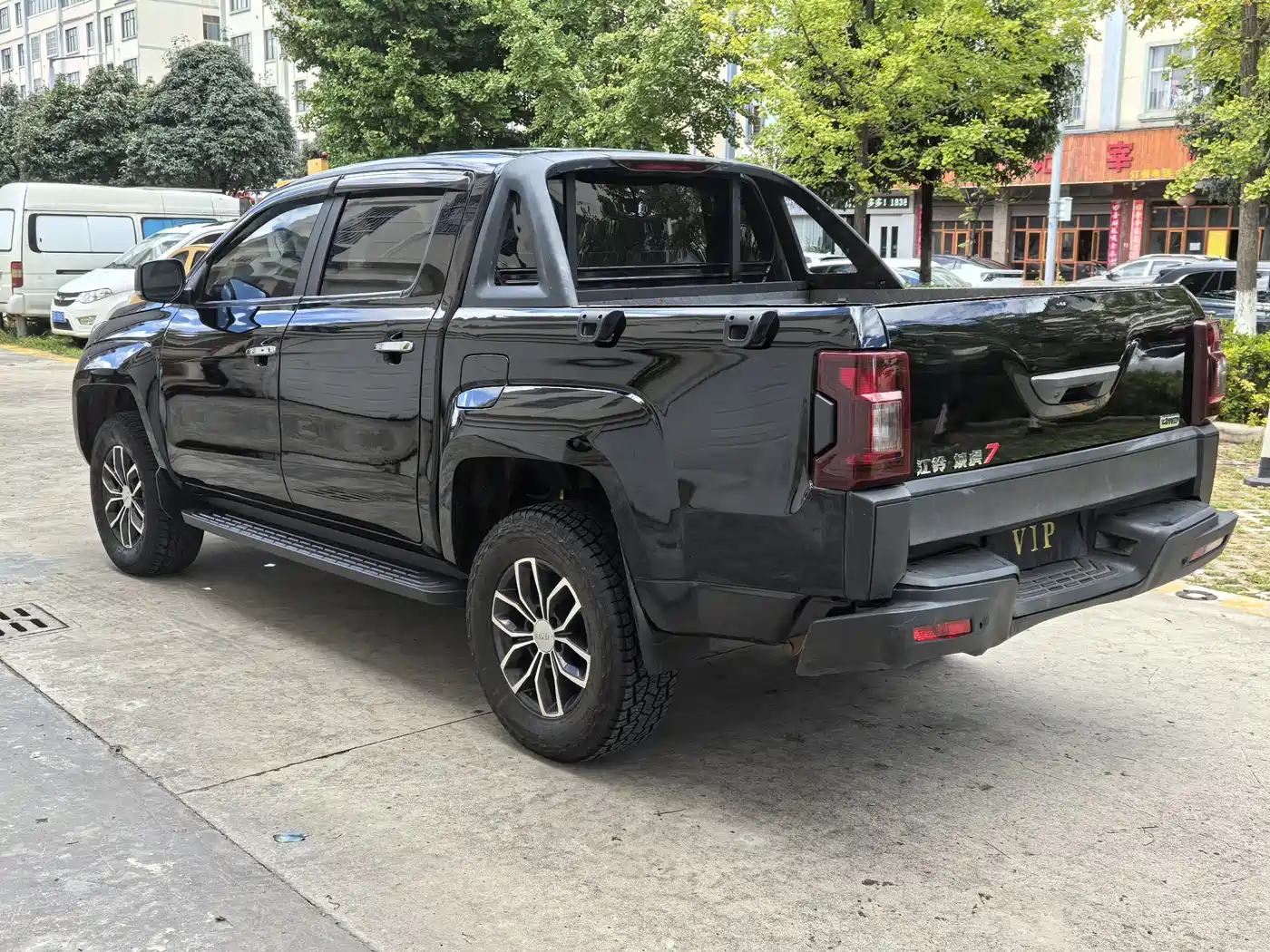 Jiangling Yuhu 7 2022 2022 2.0T Manual Diesel 4WD Comfort Long Wheelbase