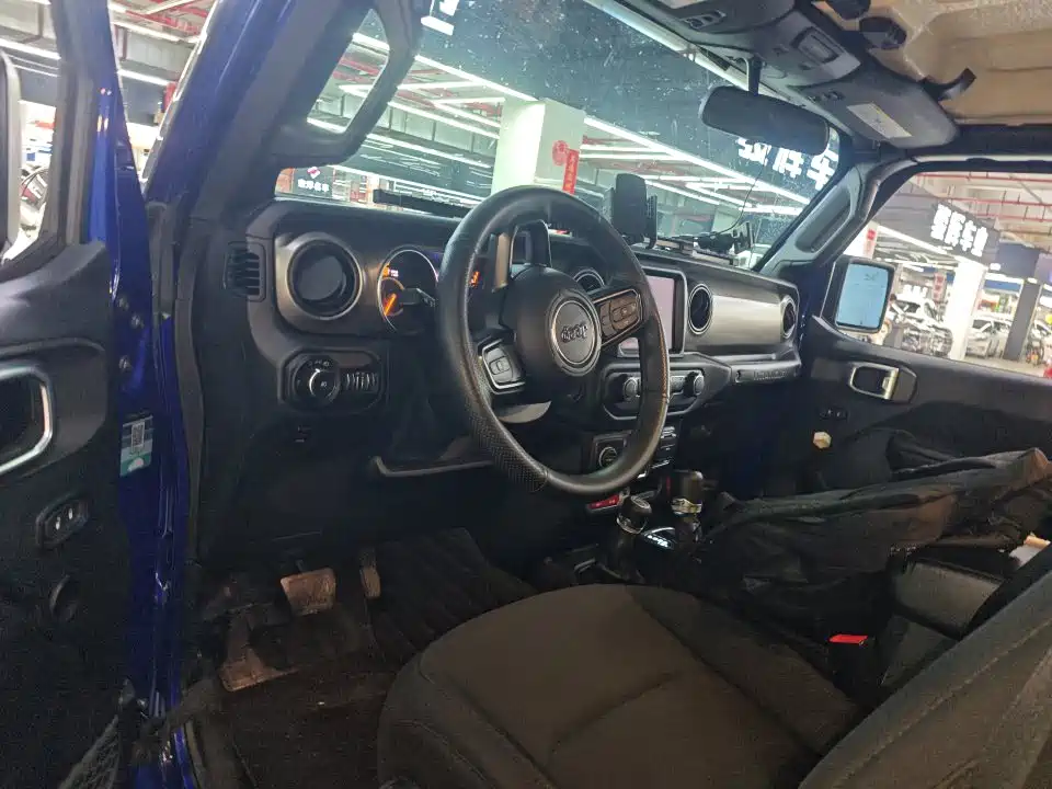 Фото 7 - Jeep Wrangler