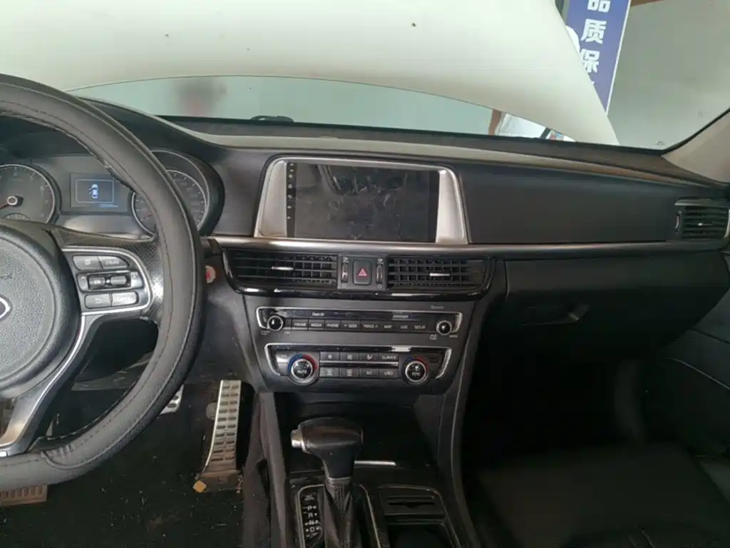 Photo 13 - Kia K5