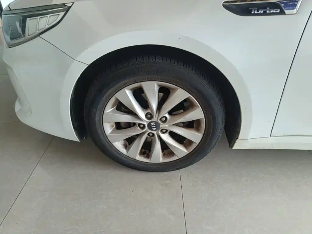 Photo 23 - Kia K5