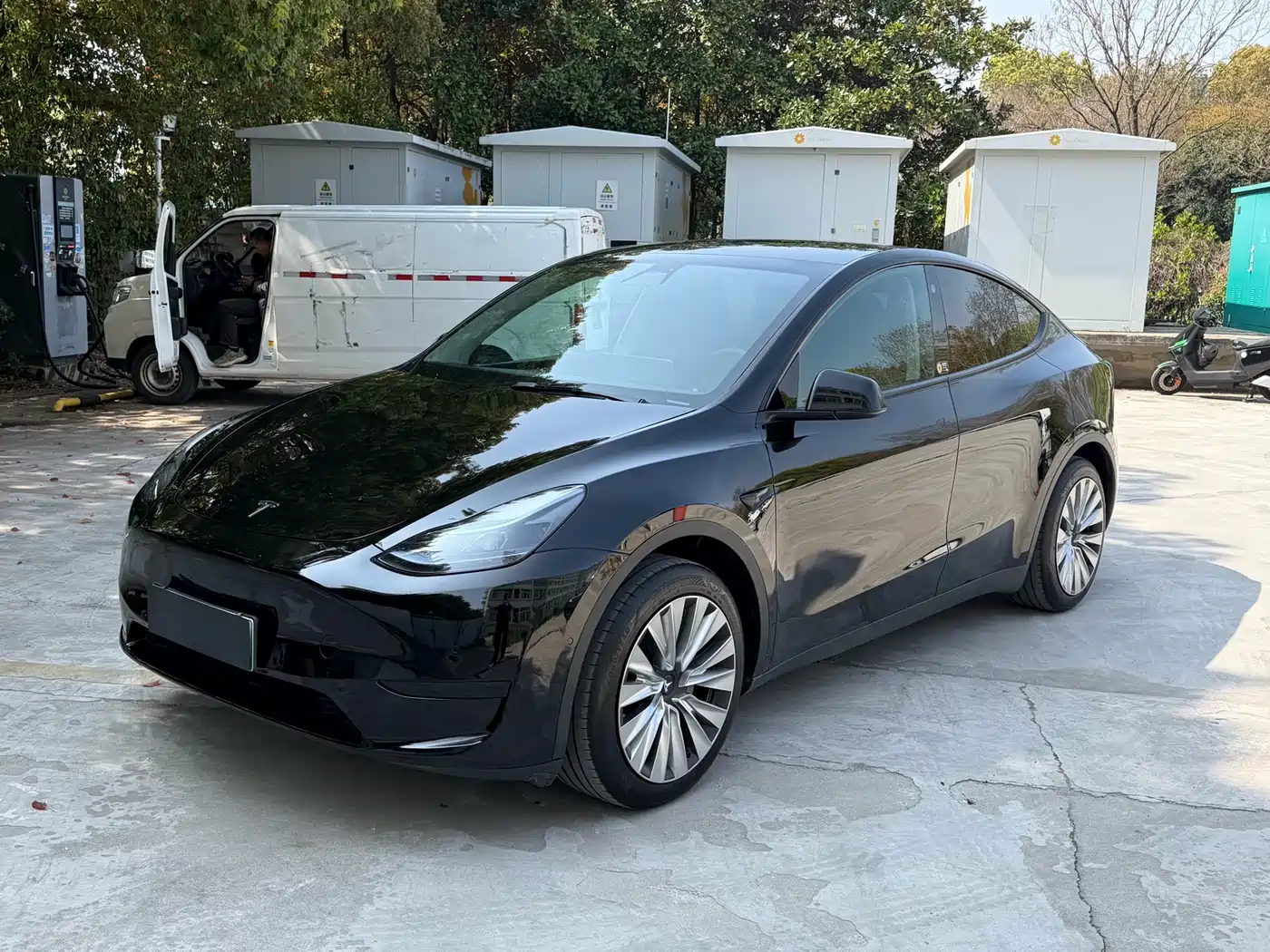 TESLA MODEL Y