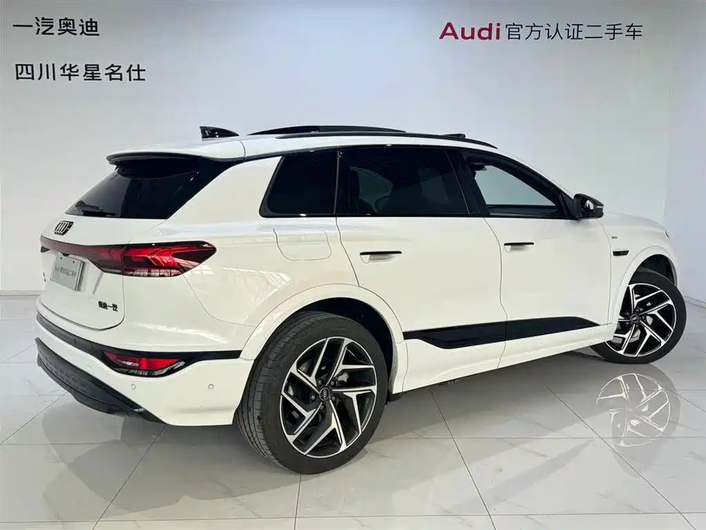 AUDI Q6L E TRON