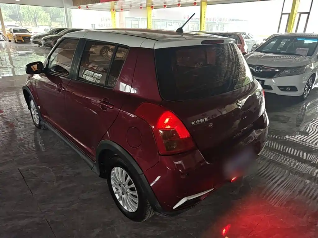 Фото 5 - Suzuki Swift