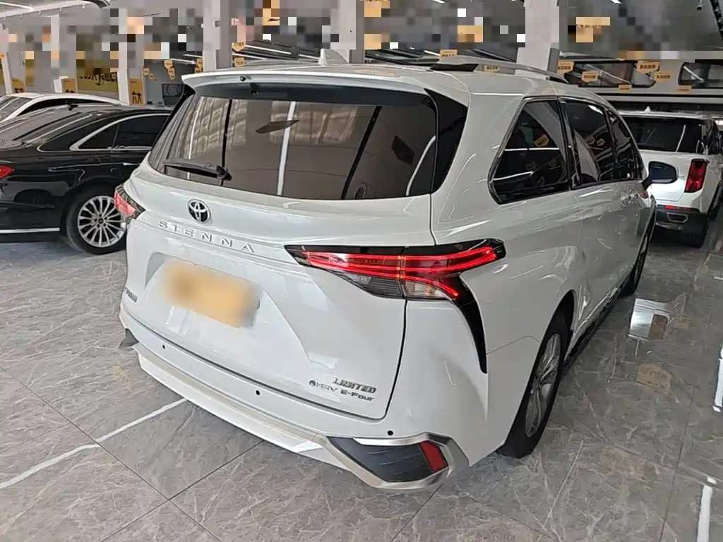 Фото 7 - Toyota Sienna
