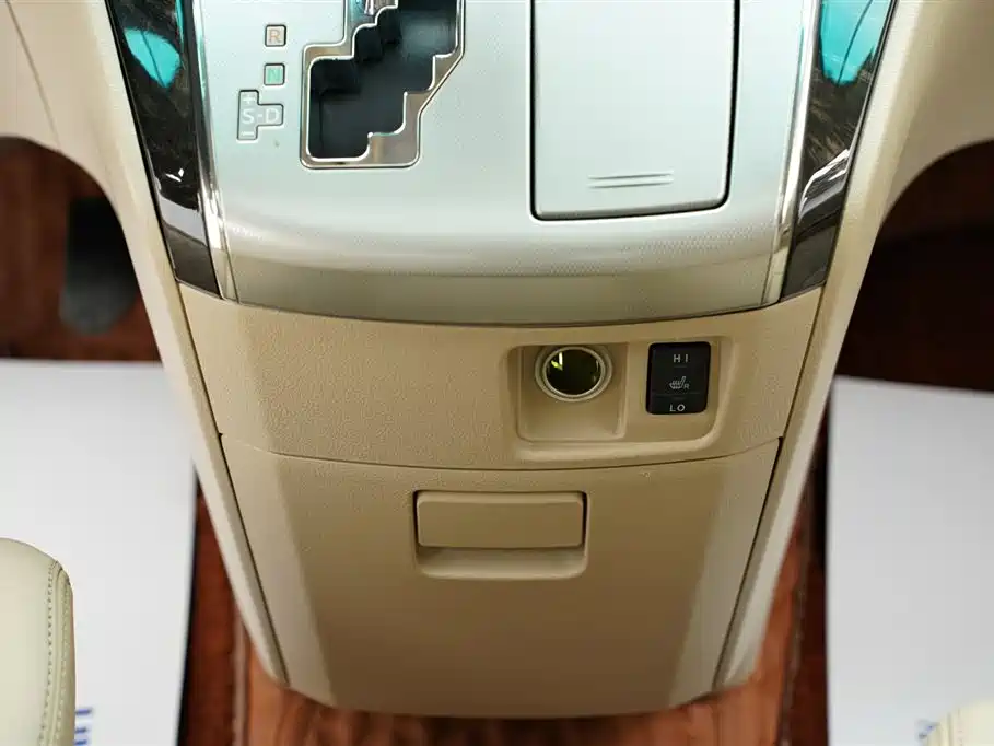 Toyota Alphard 2012 3.5L Luxury Edition фото 16