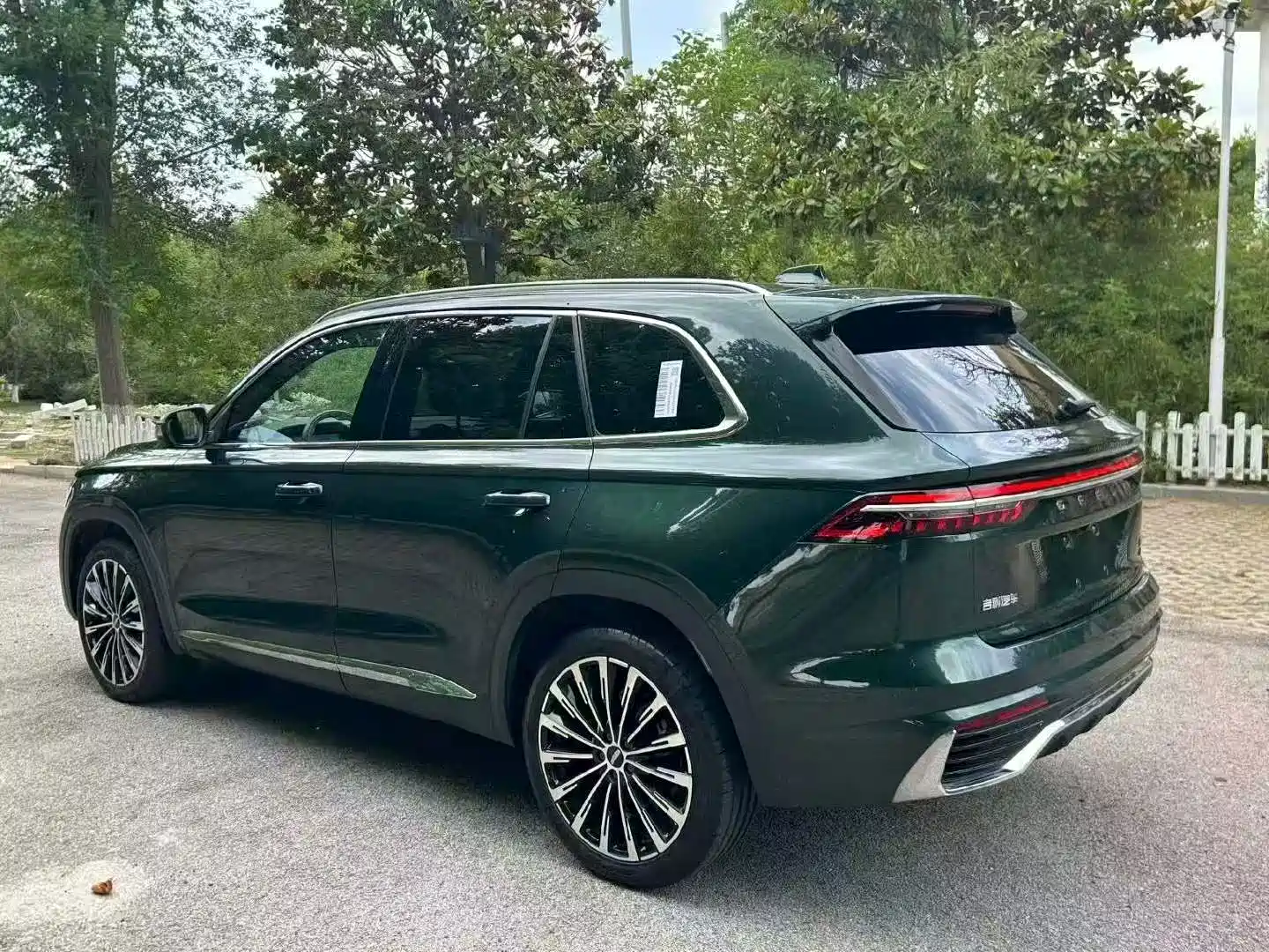 Фото 9 - Geely Monjaro