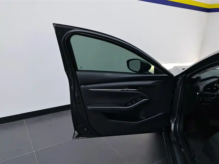 MAZDA 3 ANGKESAILA