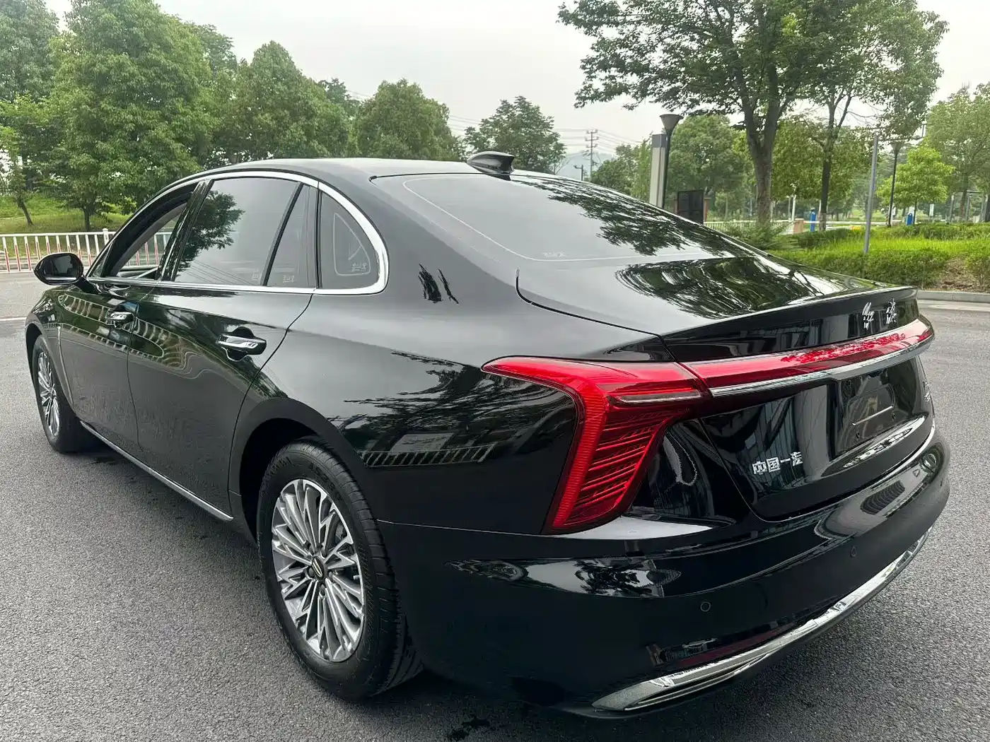 Hongqi H5 2024 1.5T DCT Smart Connect Flag Rhythm Edition фото 9