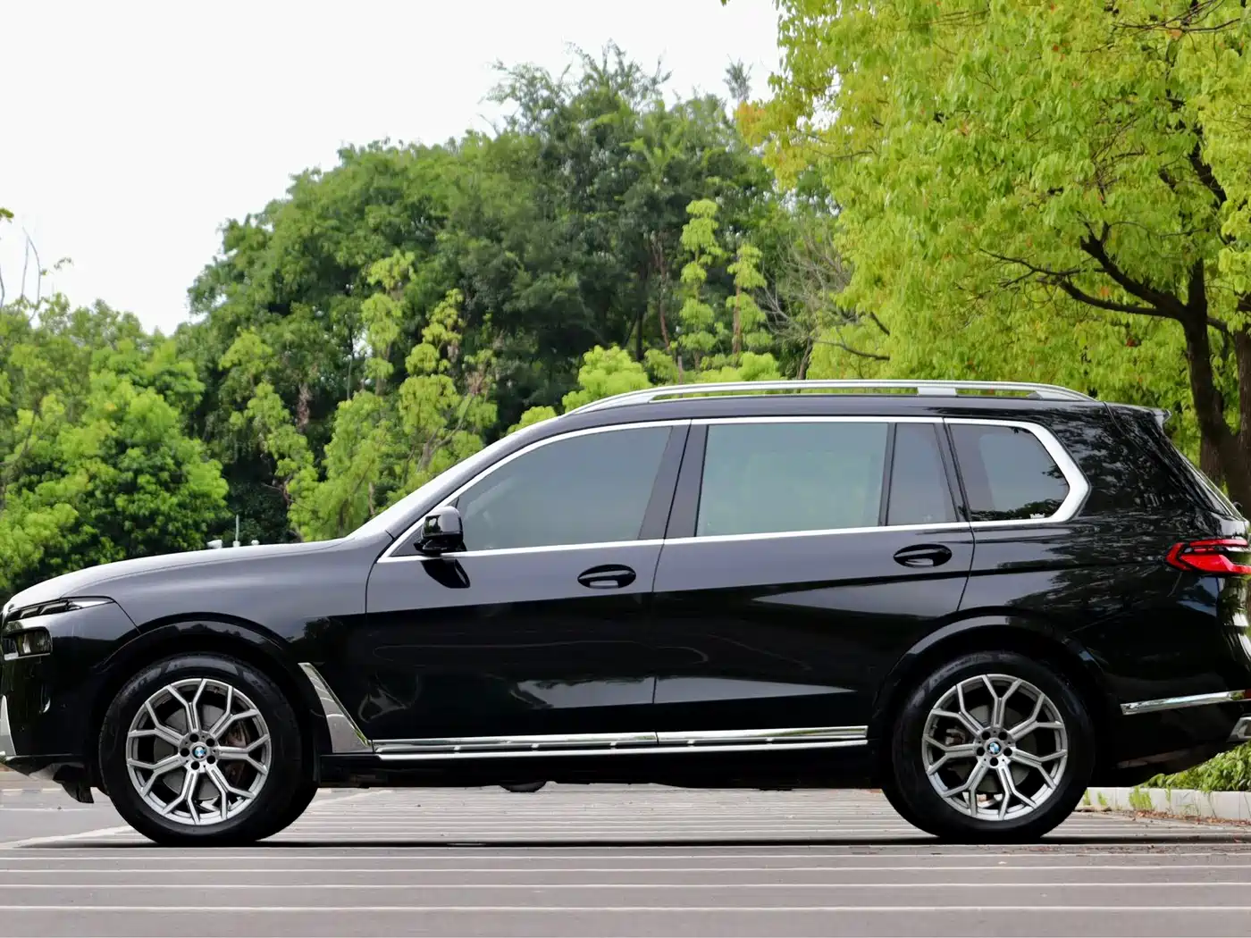 BMW X7 2024 2023 xDrive40i Leading Luxury Package