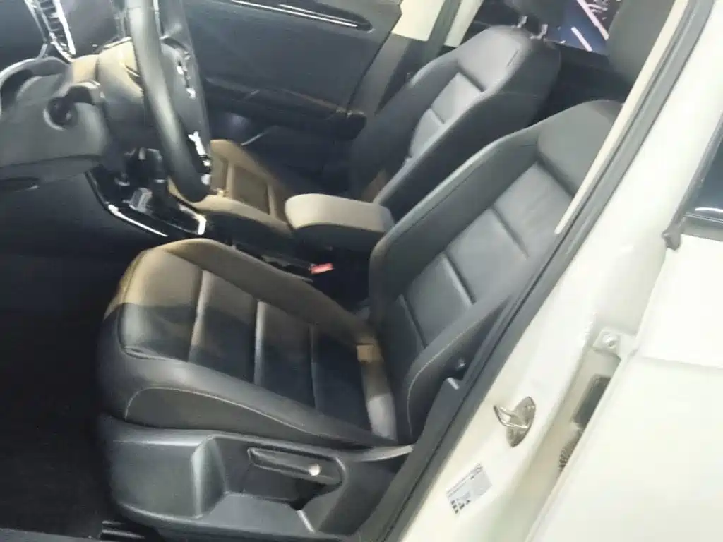 VOLKSWAGEN T-ROC EXPLORING SONGS