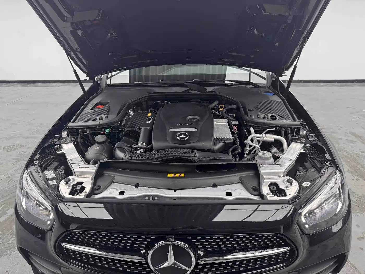 Mercedes-Benz E-Class New Energy 2023 E 350 e L Plug-in Hybrid Sport Sedan фото 9